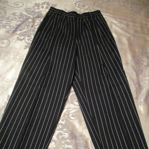 GANTOS GORGEOUS BLACK PINSTRIPE PANT SUIT - Picture 15 of 16
